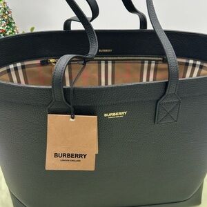 Burberry Black pebble Leather Tote Bag, large shopper .